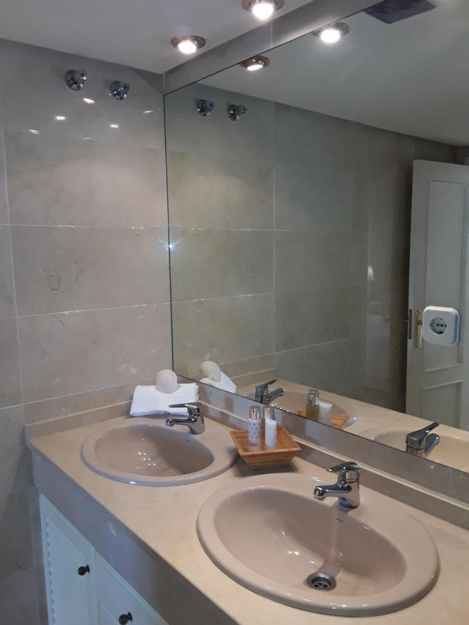 Beachfront Neptuno I, Complex,Views,Pool,Garden, Elviria Marbella Exteriör bild
