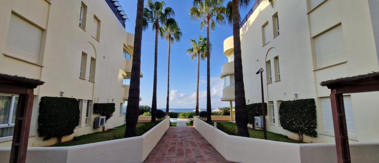 Beachfront Neptuno I, Complex,Views,Pool,Garden, Elviria Marbella Exteriör bild