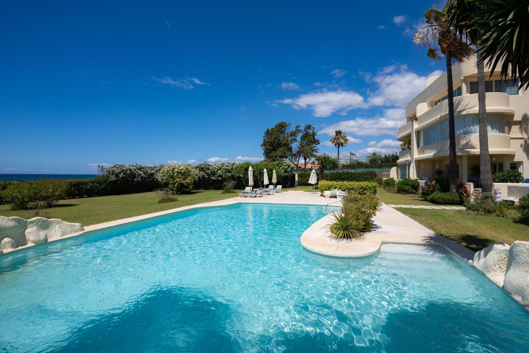 Beachfront Neptuno I, Complex,Views,Pool,Garden, Elviria Marbella Exteriör bild